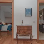 Stylish Near Duomo, Near Metro, Balcony Apartamento