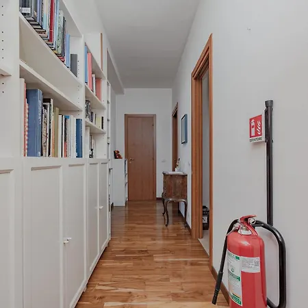 Stylish Near Duomo, Near Metro, Balcony Apartment *