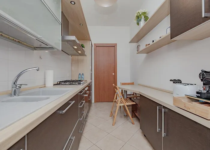 Stylish Near Duomo, Near Metro, Balcony Μιλάνο